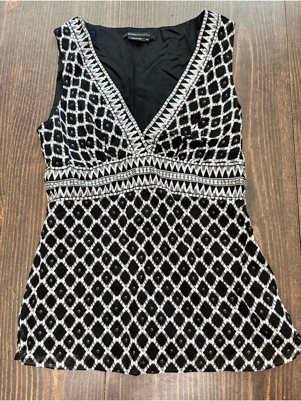 BCBG MaxAzria Silk Cotton V-Neck XS Sleeveless black Geometric Top